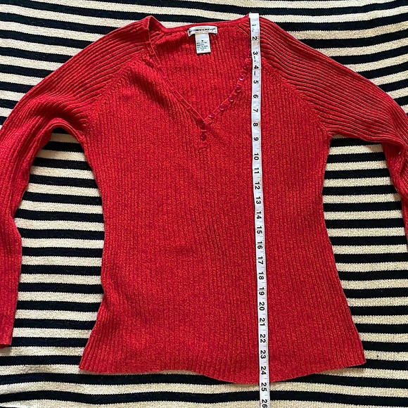 Reference Point long sleeve v-neck top size M - Picture 7 of 7